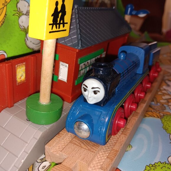 Thomas Wooden Railway Train Engine Track Frieda with Tender - Picture 2 of 4